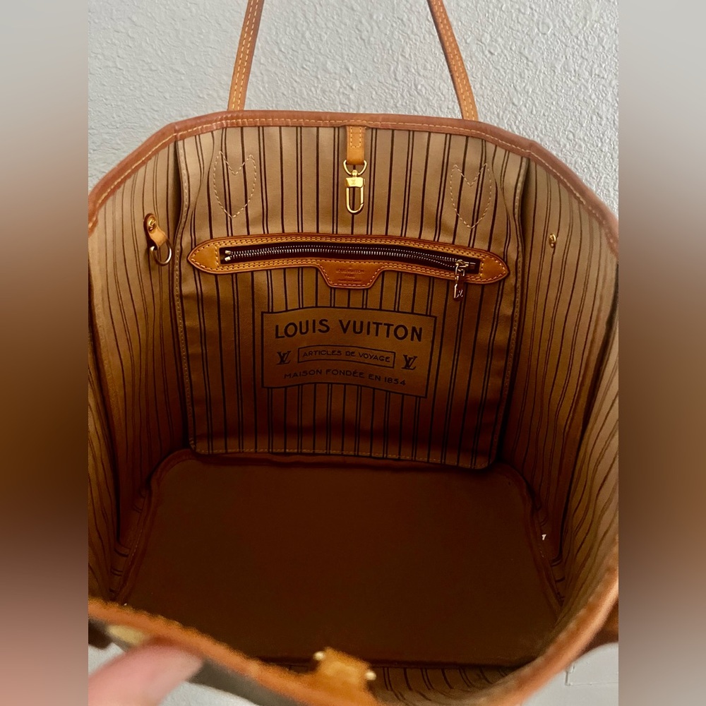 💯 % AUTHENTIC- USED - Picture 2 of 7